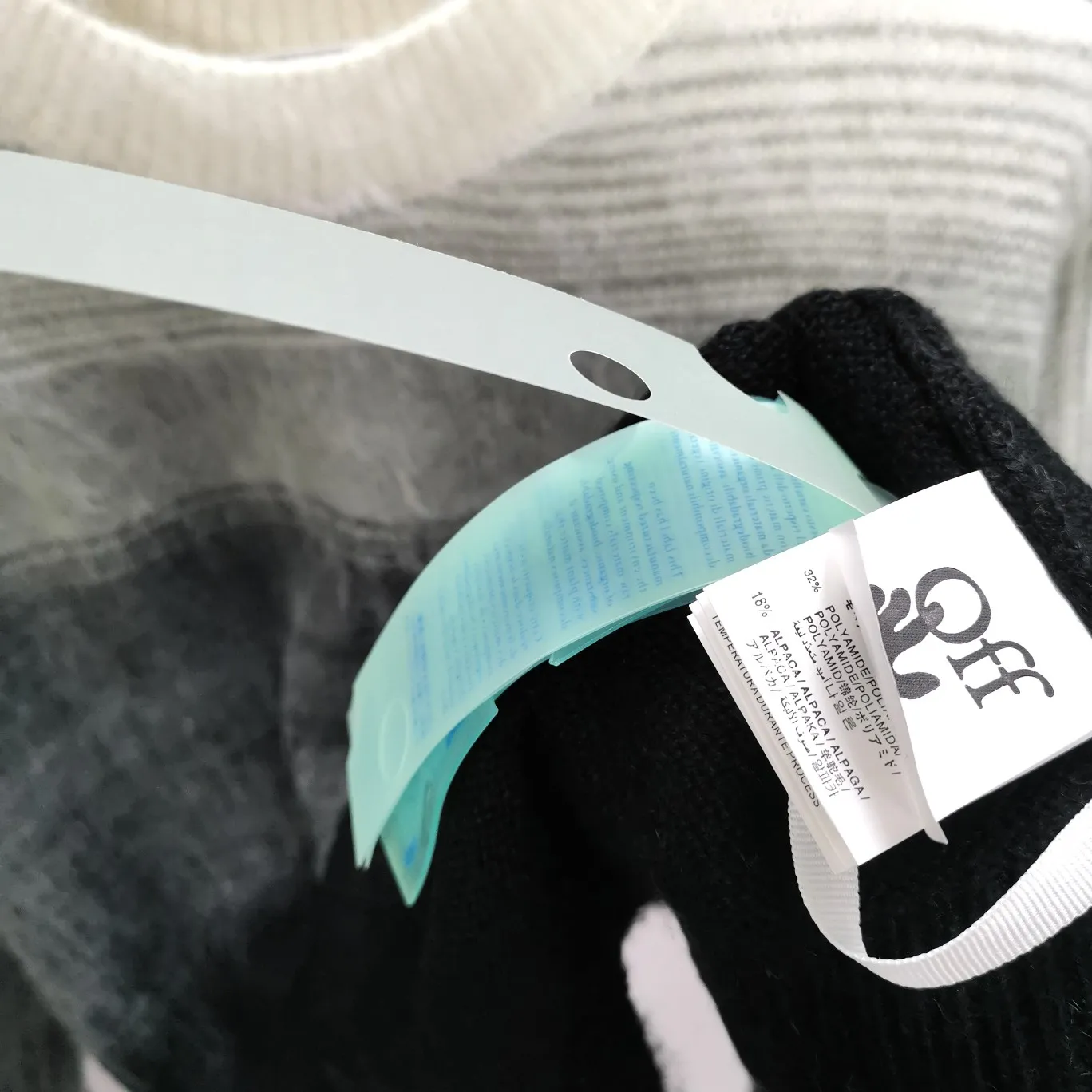 Additional details - the new top-notch proven version OFFWHITE (OW) gradient mohair striped arrow sweater hoodie gradient rendering arrow couple sweater Mohair sweater OW will be released every year 🛒 The same style and ever-changing colors, really no girl does not love it, it is super suitable for wearing under a down jacket in winter, and will not be bloated! If the lower body is missing, their favorite os version🙋🏻‍♀️ intuitively adds natural softness and fairy beauty effect, which is the best choice! The upper body is lightweight and does not weigh down the body while keeping warm. The sleeves and the gradient arrow parts on the back are repeatedly patterned until the gradient level is satisfied before large-scale products are released. The craftsmanship is extremely demanding. Each sweater is woolen at least ten times to give it a plush, thick feel and good fluffiness! ✅ Fabric composition: 50% mohair 32 spandex 18% wool, three-level anti-pilling Color: black and white gradient Sizes Mohair is lighter and softer, so be careful not to machine wash it, not machine washable! ! emphasize! !  ⚠️Hand wash with warm water and cold water P:440